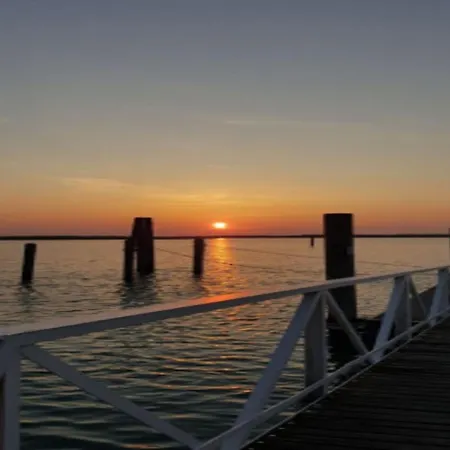 公寓 Two Storey Terraced House In A With A Pool 比比翁