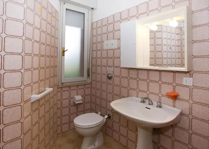 公寓 Two Storey Terraced House In A With A Pool *