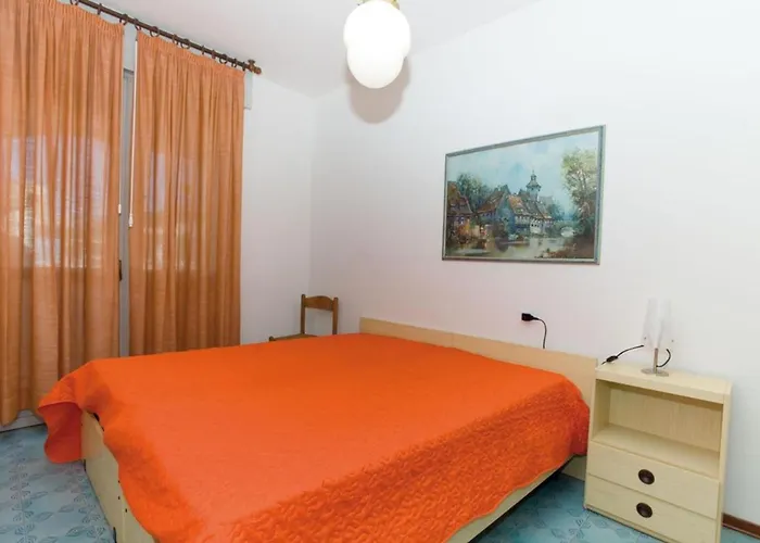 Two Storey Terraced House In A With A Pool 公寓